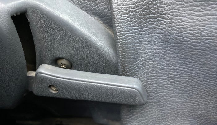2015 Maruti Alto 800 LXI, Petrol, Manual, 70,689 km, Driver Side Adjustment Panel