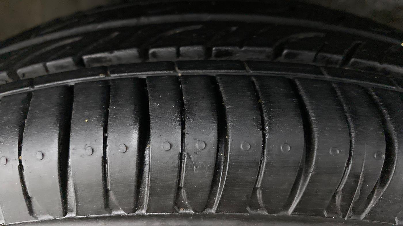 2015 Maruti Alto 800 LXI, Petrol, Manual, 70,689 km, Right Front Tyre Tread