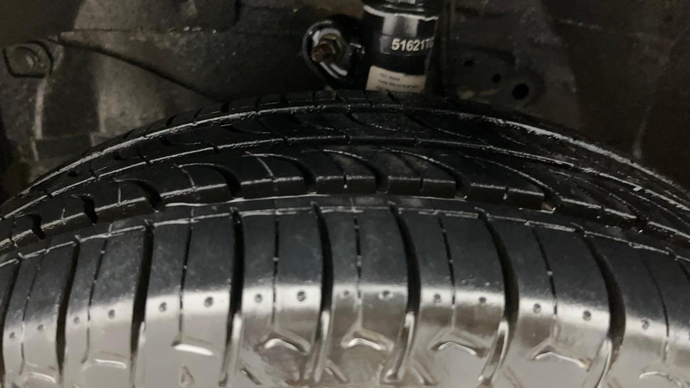 2014 Honda Brio S MT, Petrol, Manual, 29,359 km, Left Front Tyre Tread