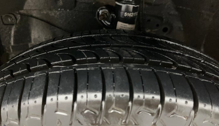 2014 Honda Brio S MT, Petrol, Manual, 29,286 km, Left Front Tyre Tread