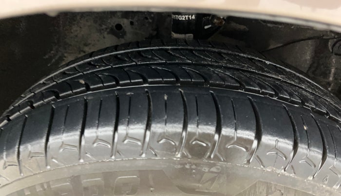 2014 Honda Brio S MT, Petrol, Manual, 29,286 km, Right Front Tyre Tread