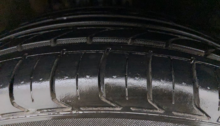 2014 Volkswagen Polo GT TSI 1.2 PETROL AT, Petrol, Automatic, 51,012 km, Right Front Tyre Tread