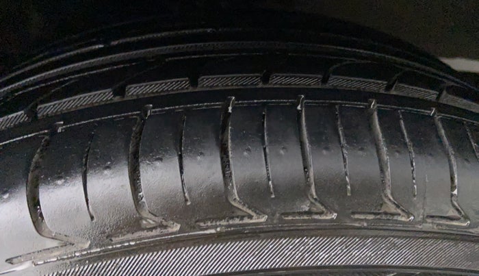 2014 Volkswagen Polo GT TSI 1.2 PETROL AT, Petrol, Automatic, 51,012 km, Left Rear Tyre Tread