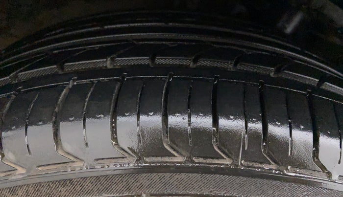 2014 Volkswagen Polo GT TSI 1.2 PETROL AT, Petrol, Automatic, 51,012 km, Right Rear Tyre Tread