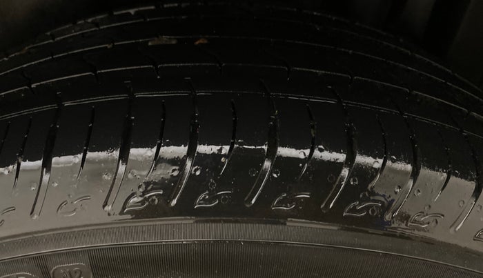 2023 Maruti BREZZA VXI AT SMART HYBRID, Petrol, Automatic, 5,425 km, Left Rear Tyre Tread