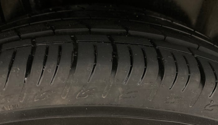 2023 Maruti BREZZA VXI AT SMART HYBRID, Petrol, Automatic, 5,425 km, Right Rear Tyre Tread