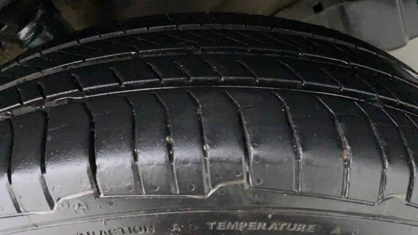 2016 Maruti Wagon R 1.0 VXI AMT, Petrol, Automatic, 43,661 km, Left Front Tyre Tread