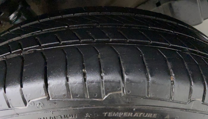 2016 Maruti Wagon R 1.0 VXI AMT, Petrol, Automatic, 43,661 km, Left Front Tyre Tread