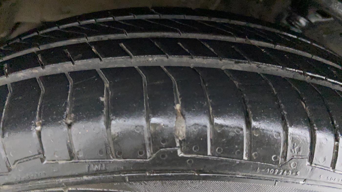 2016 Maruti Wagon R 1.0 VXI AMT, Petrol, Automatic, 43,661 km, Right Rear Tyre Tread