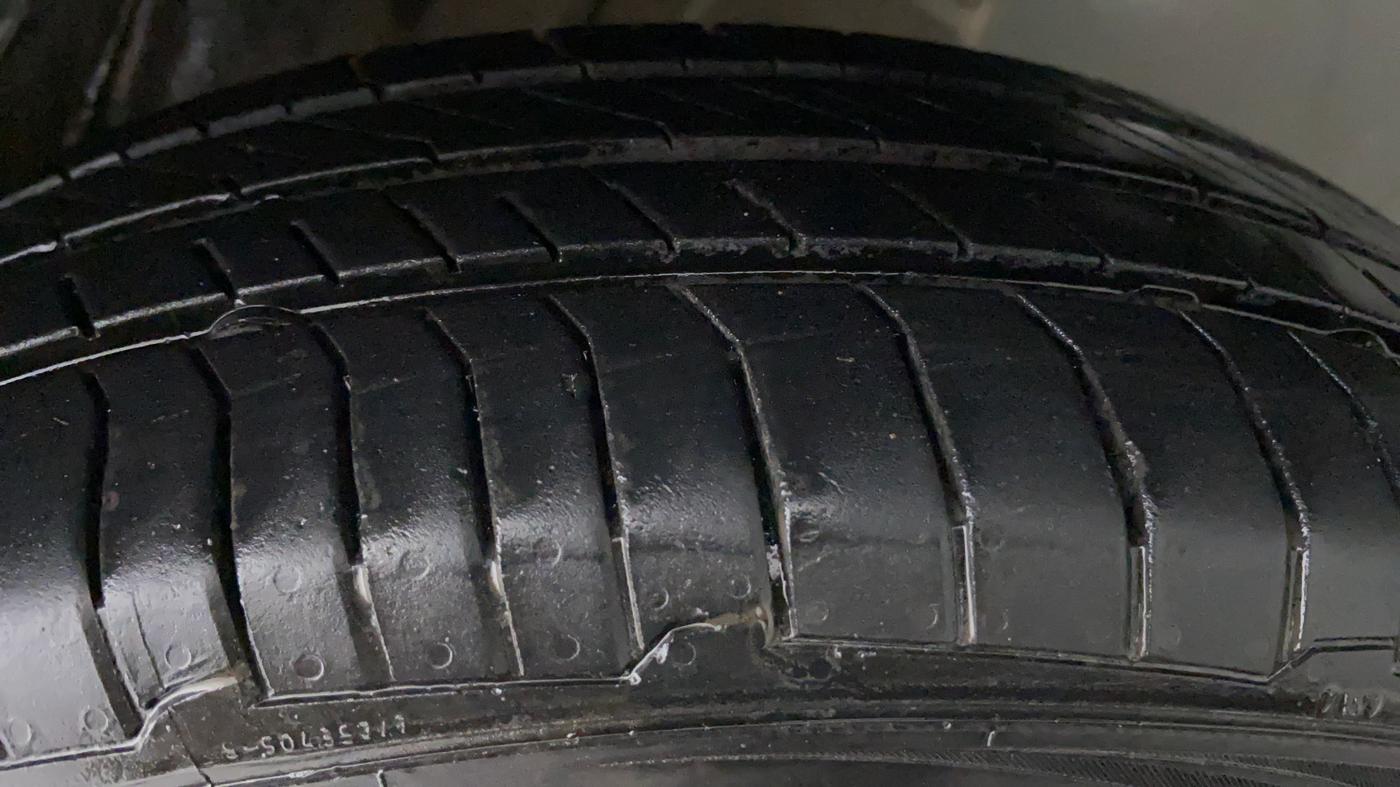 2016 Maruti Wagon R 1.0 VXI AMT, Petrol, Automatic, 43,661 km, Left Rear Tyre Tread