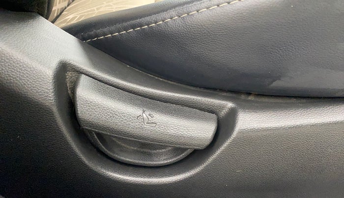 2018 Hyundai Grand i10 SPORTZ 1.2 KAPPA VTVT, Petrol, Manual, 81,960 km, Driver Side Adjustment Panel