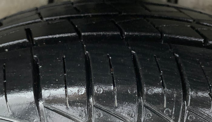 2021 Maruti Alto VXI, Petrol, Manual, 1,498 km, Right Front Tyre Tread