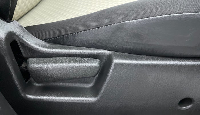 2021 Maruti Alto VXI, Petrol, Manual, 1,498 km, Driver Side Adjustment Panel