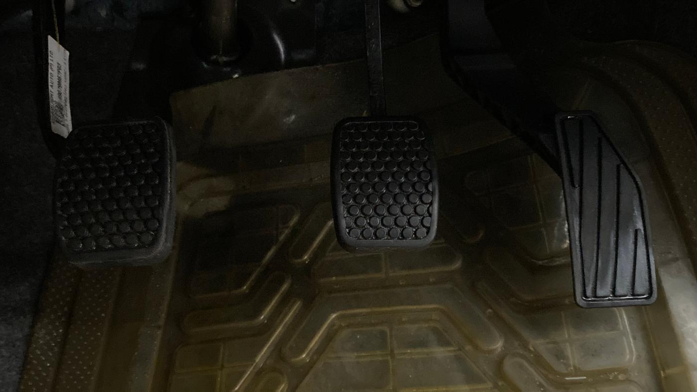2021 Maruti Alto VXI, Petrol, Manual, 1,498 km, Pedals