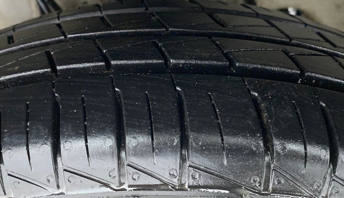2021 Maruti Alto VXI, Petrol, Manual, 1,498 km, Left Front Tyre Tread