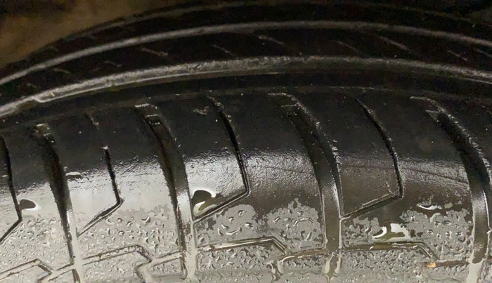 2021 Maruti Swift LXI, Petrol, Manual, 29,711 km, Right Front Tyre Tread
