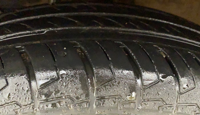 2021 Maruti Swift LXI, Petrol, Manual, 29,711 km, Left Front Tyre Tread