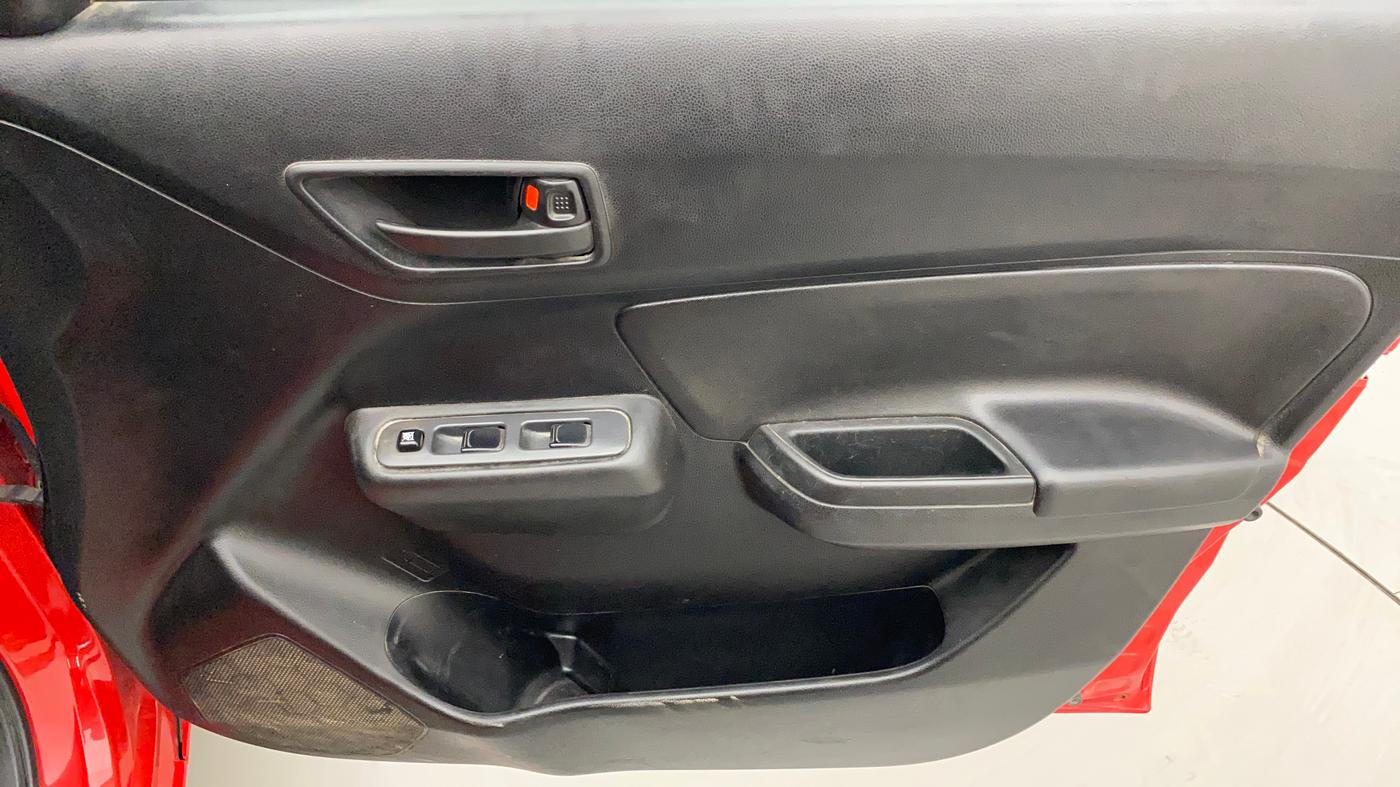 2021 Maruti Swift LXI, Petrol, Manual, 29,711 km, Driver Side Door Panels Control