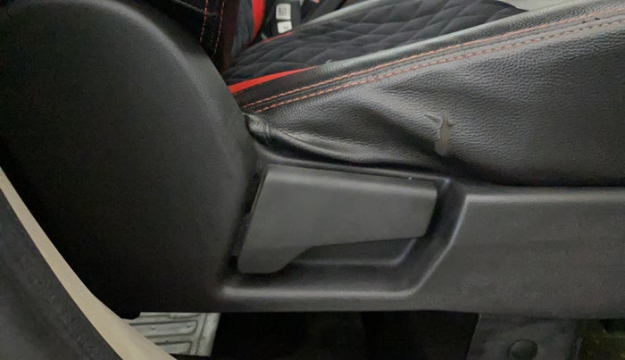 2019 Renault TRIBER RXZ, Petrol, Manual, 37,303 km, Driver Side Adjustment Panel