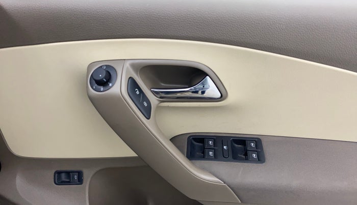 2016 Skoda Rapid 1.6 MPI STYLE PLUS AT, Petrol, Automatic, 87,383 km, Driver Side Door Panels Control