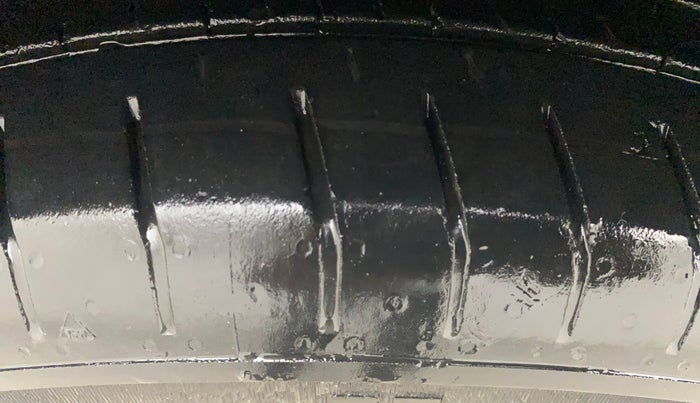 2016 Skoda Rapid 1.6 MPI STYLE PLUS AT, Petrol, Automatic, 87,383 km, Left Front Tyre Tread