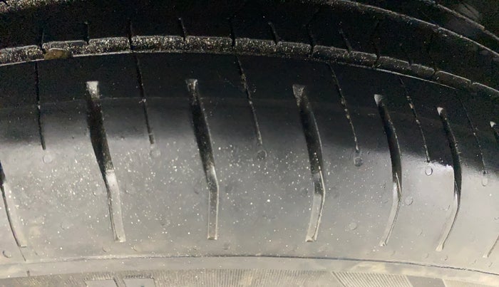 2016 Skoda Rapid 1.6 MPI STYLE PLUS AT, Petrol, Automatic, 87,383 km, Right Rear Tyre Tread