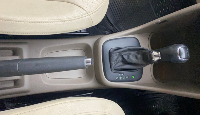 2016 Skoda Rapid 1.6 MPI STYLE PLUS AT, Petrol, Automatic, 87,383 km, Gear Lever