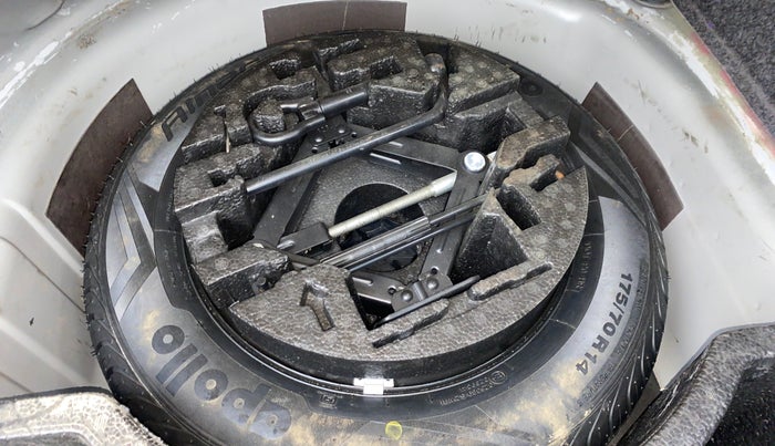 2016 Skoda Rapid 1.6 MPI STYLE PLUS AT, Petrol, Automatic, 87,383 km, Spare Tyre