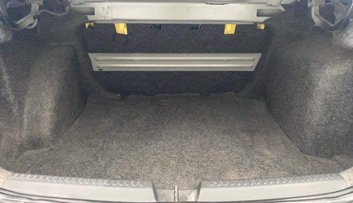 2016 Skoda Rapid 1.6 MPI STYLE PLUS AT, Petrol, Automatic, 87,383 km, Boot Inside