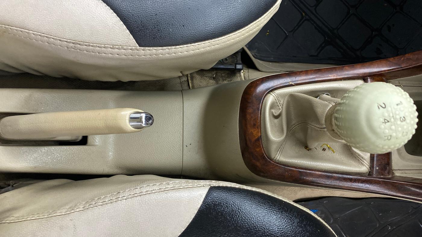 2015 Maruti Ertiga VDI, Diesel, Manual, 82,454 km, Gear Lever