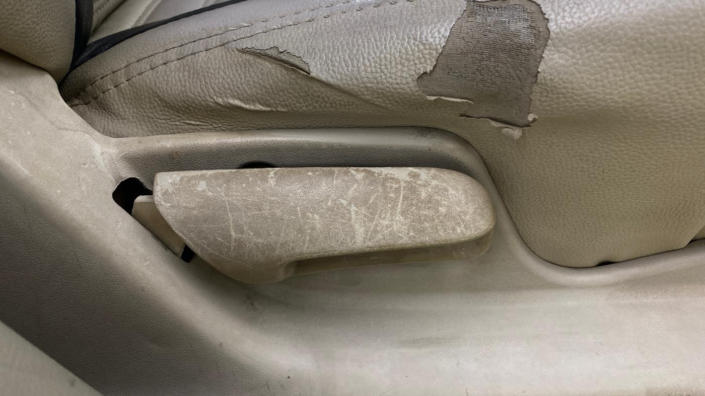 2015 Maruti Ertiga VDI, Diesel, Manual, 82,454 km, Driver Side Adjustment Panel