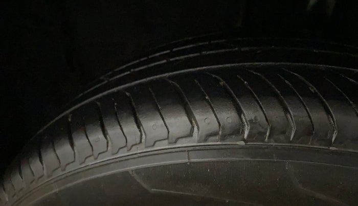 2021 Nissan MAGNITE XL TURBO CVT, Petrol, Automatic, 20,639 km, Left Rear Tyre Tread