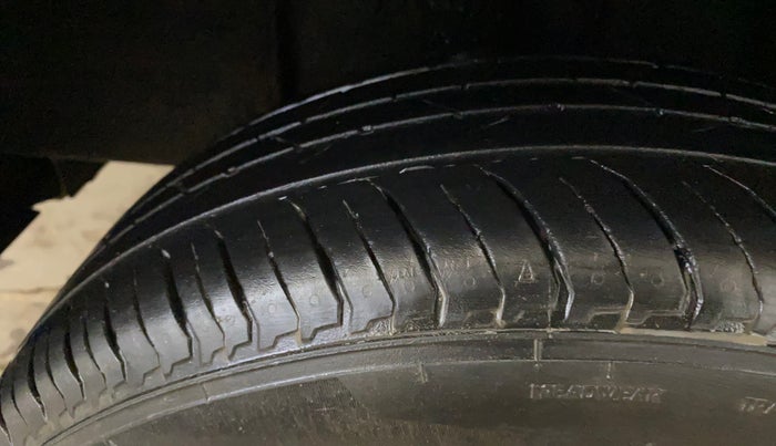 2021 Nissan MAGNITE XL TURBO CVT, Petrol, Automatic, 20,639 km, Right Rear Tyre Tread