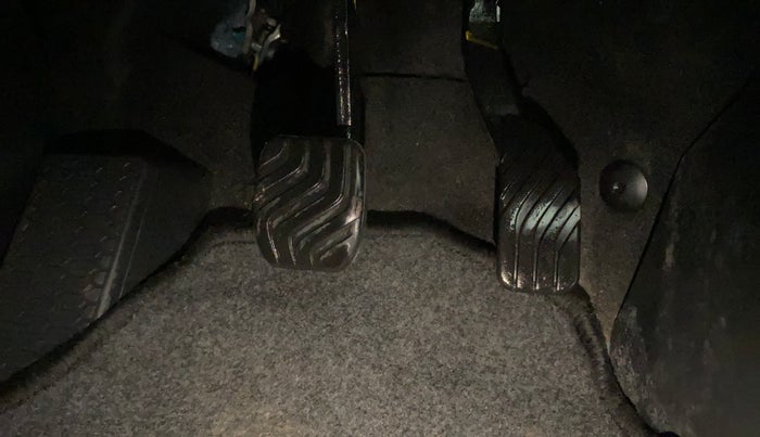 2021 Nissan MAGNITE XL TURBO CVT, Petrol, Automatic, 20,639 km, Pedals