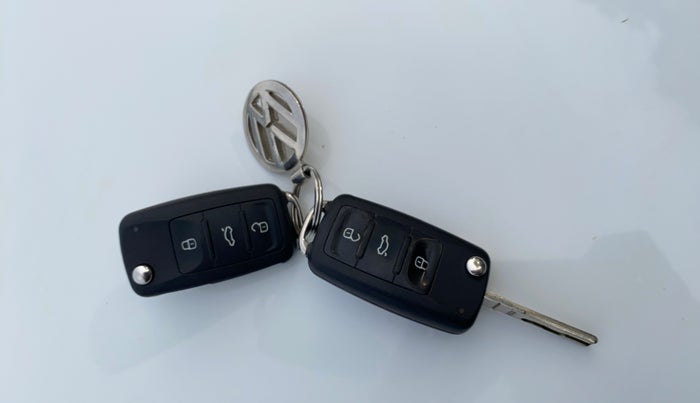 2018 Volkswagen Ameo HIGHLINE PLUS 1.0L 16 ALLOY, Petrol, Manual, 34,206 km, Key Close Up