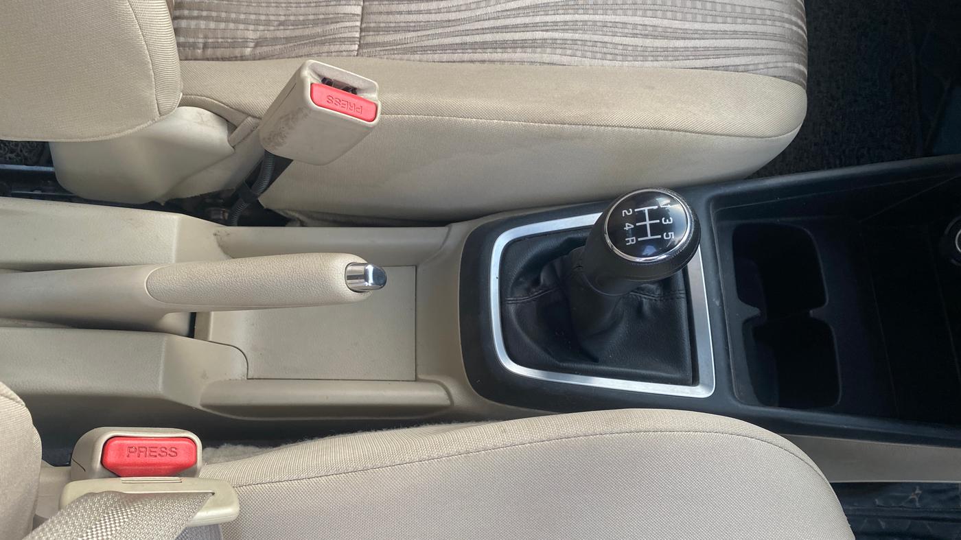 2021 Maruti Dzire VXI, Petrol, Manual, 40,980 km, Gear Lever