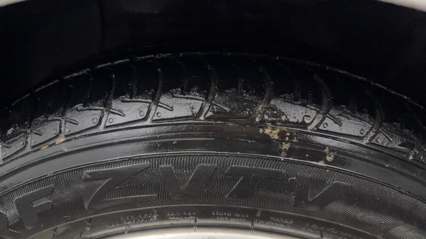 2014 Hyundai Grand i10 ASTA AT 1.2 KAPPA VTVT, CNG, Automatic, 44,971 km, Left Front Tyre Tread