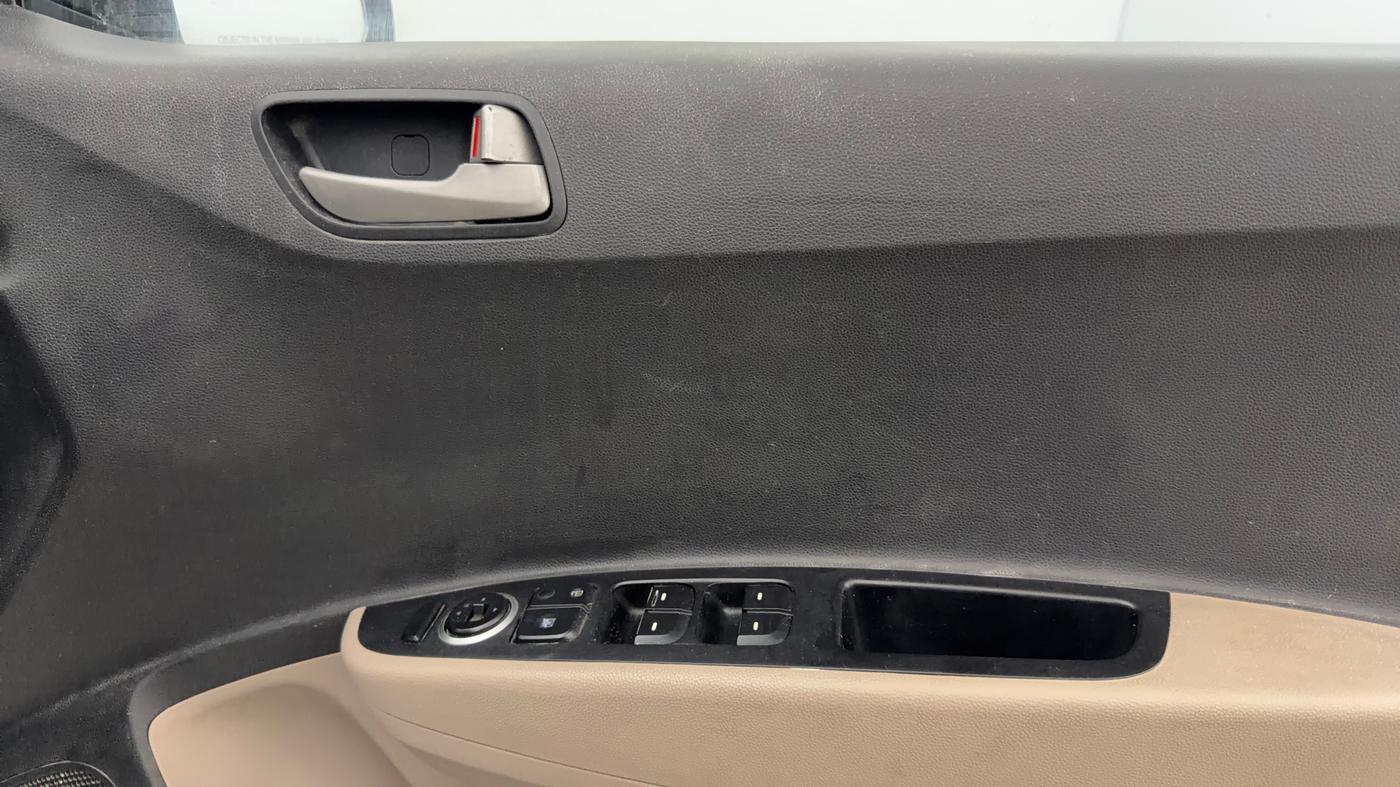 2014 Hyundai Grand i10 ASTA AT 1.2 KAPPA VTVT, CNG, Automatic, 44,971 km, Driver Side Door Panels Control