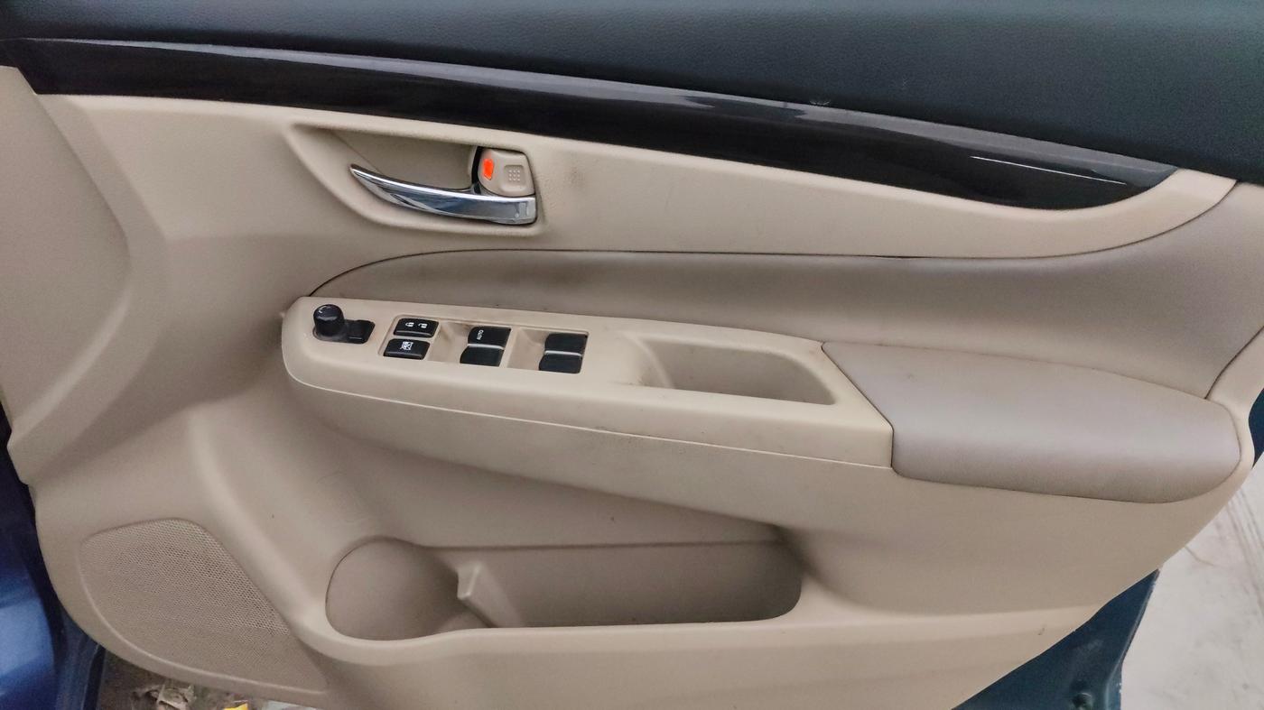 2017 Maruti Ciaz ALPHA 1.4 PETROL, Petrol, Manual, 90,250 km, Driver Side Door Panels Control