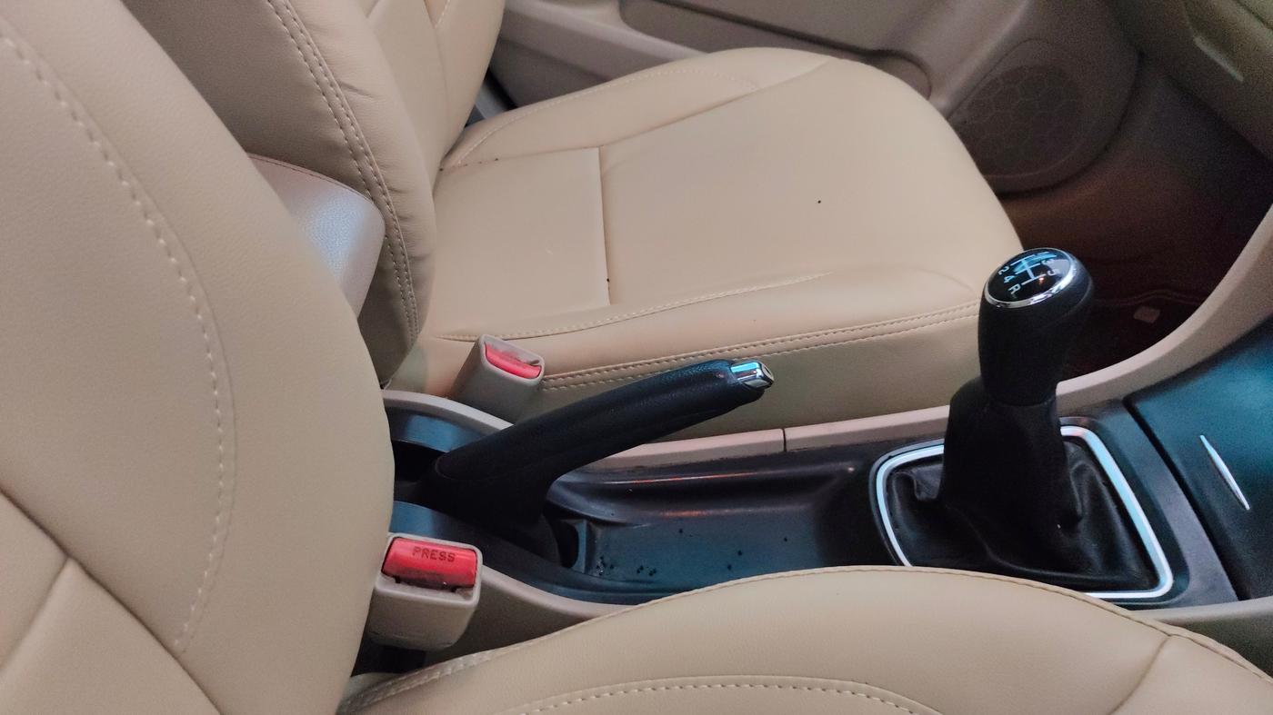 2017 Maruti Ciaz ALPHA 1.4 PETROL, Petrol, Manual, 90,250 km, Gear Lever