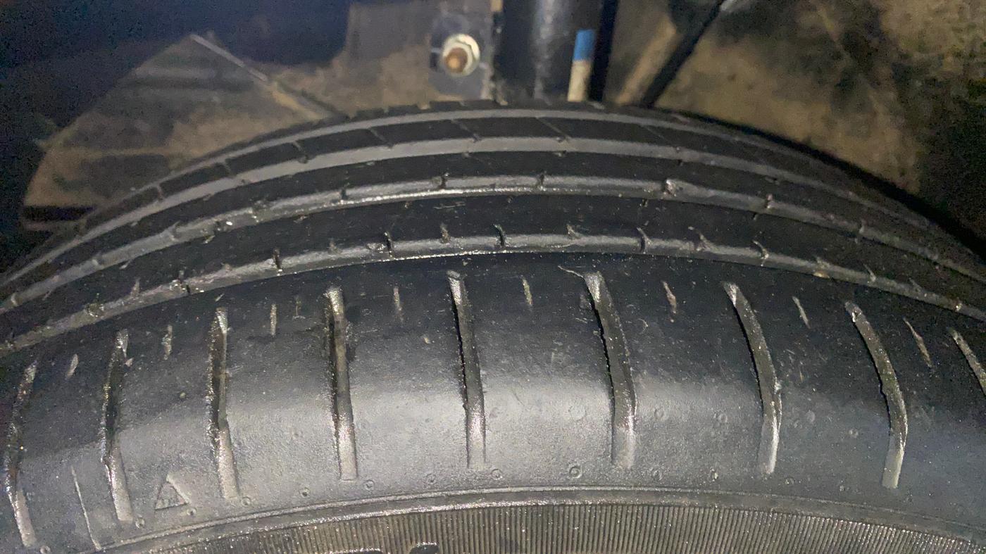 2023 Toyota Glanza G AMT, Petrol, Automatic, 24,917 km, Left Front Tyre Tread