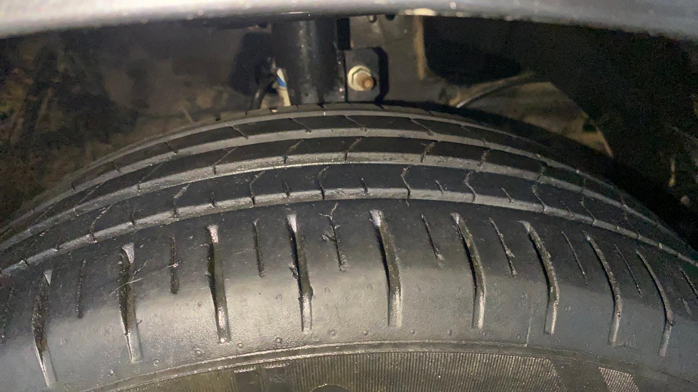 2023 Toyota Glanza G AMT, Petrol, Automatic, 24,917 km, Right Front Tyre Tread