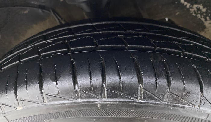 2021 Maruti Alto VXI, Petrol, Manual, 10,735 km, Left Front Tyre Tread