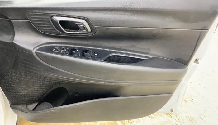 2023 Hyundai NEW I20 SPORTZ 1.2 MT, Petrol, Manual, 96,837 km, Driver Side Door Panels Control