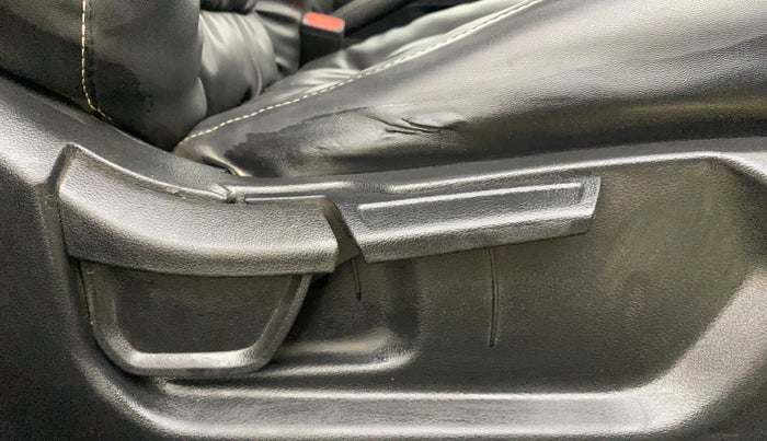 2023 Hyundai NEW I20 SPORTZ 1.2 MT, Petrol, Manual, 96,837 km, Driver Side Adjustment Panel