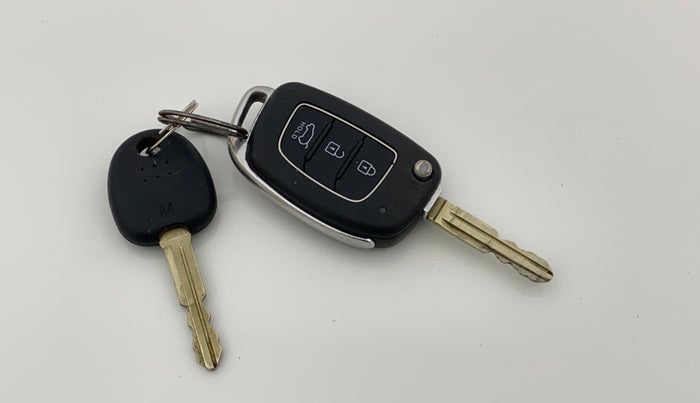 2023 Hyundai NEW I20 SPORTZ 1.2 MT, Petrol, Manual, 96,837 km, Key Close Up