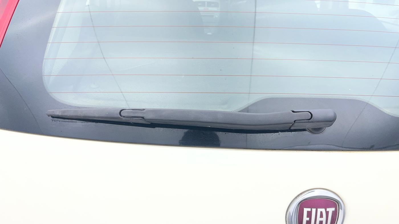 2013 Fiat Grand Punto Emotion 1.3, Diesel, Manual, 1,05,831 km, Rear Wiper
