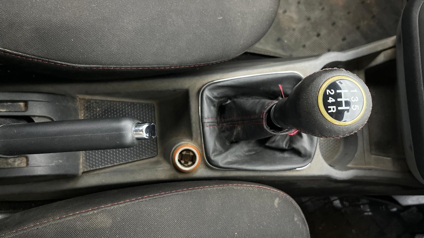 2013 Fiat Grand Punto Emotion 1.3, Diesel, Manual, 1,05,831 km, Gear Lever