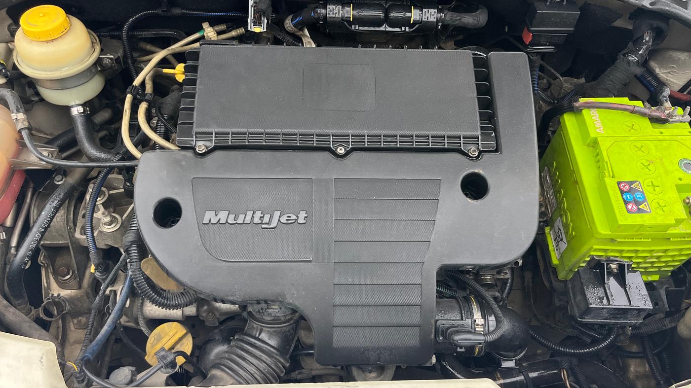 2013 Fiat Grand Punto Emotion 1.3, Diesel, Manual, 1,05,831 km, Engine View