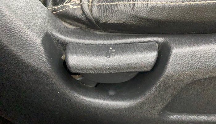 2015 Hyundai Elite i20 MAGNA 1.2, Petrol, Manual, 48,026 km, Driver Side Adjustment Panel